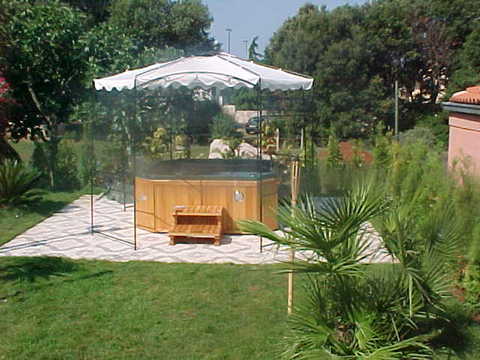 Whirlpool im Garten | Ferienwohnung in privater Villa